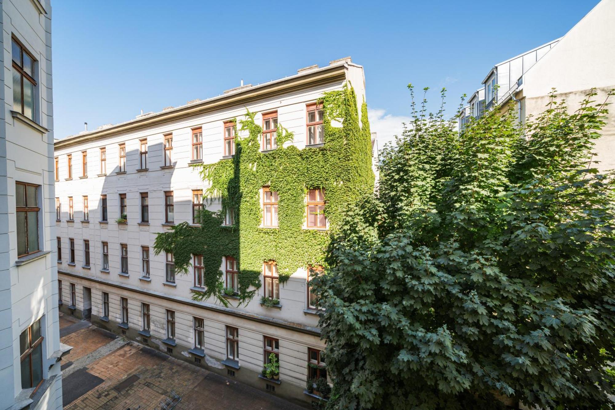 74 Living Apartment